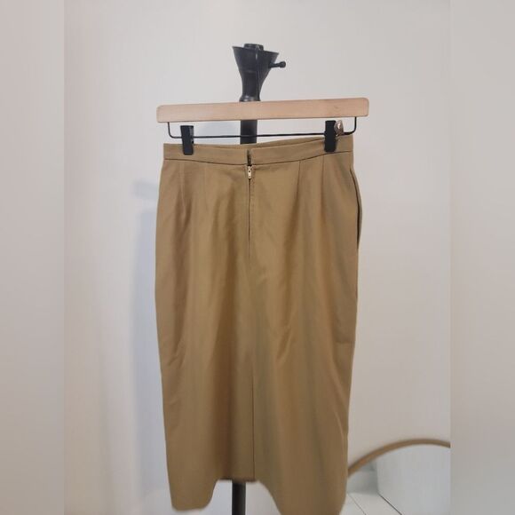 CHANEL Boutique wool skirt size FR 44 (US 8)Waist side to side:15”Length: 22” - Picture 5 of 11